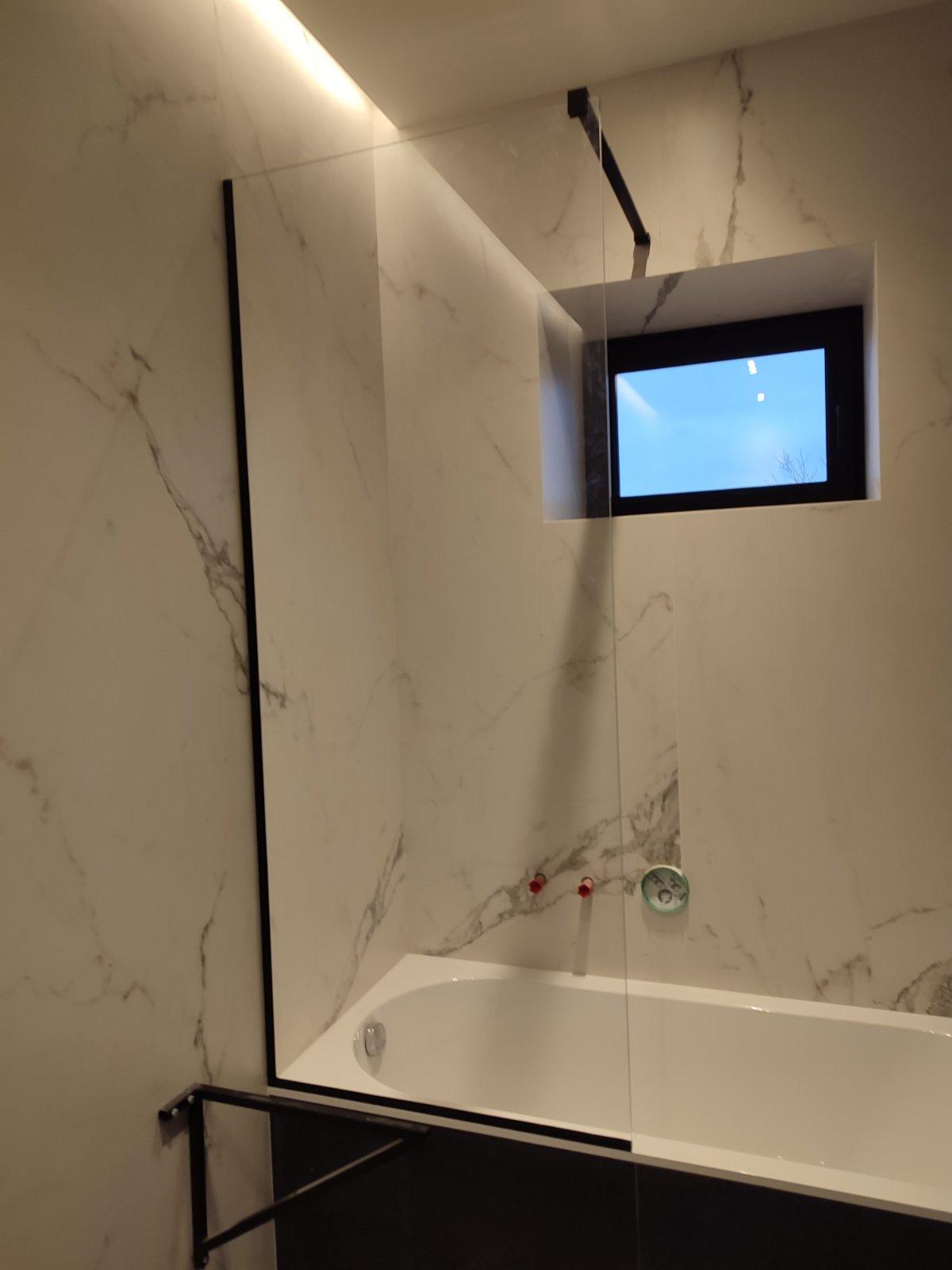 Uși culisante sticlă